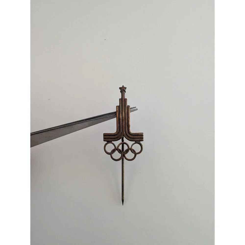 1980 Moscow USSR Olympic Games Logo Tower Stick Vintage Collectible Pin